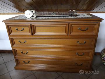 Cassertiera in legno con cassetti