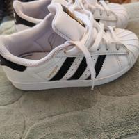 Da bambino scarpe Adidas 10 euro  n. 29
E sc
