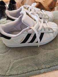 Da bambino scarpe Adidas 10 euro  n. 29
E sc