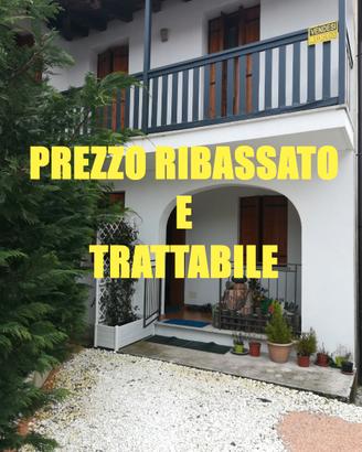 Casa affiancata ad L in contesto collinare