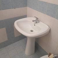 Lavandino bagno e coppia sanitari