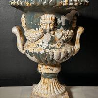 Antico Vaso in Ghisa