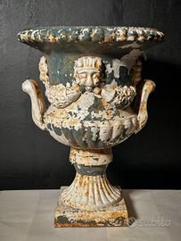 Antico Vaso in Ghisa