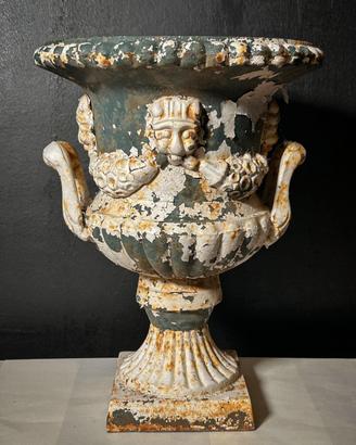 Antico Vaso in Ghisa