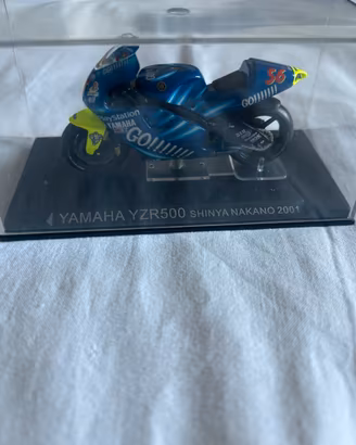 ModellinoYamaha YZR500 Shinya Nakano 2001