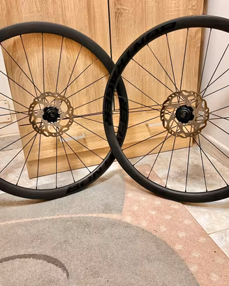 Ruote Bontrager Aeolus elite 35 tlr disc carbonio