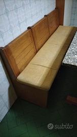 Panca rustica in legno con seduta imbottita