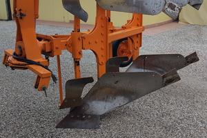 Aratro bivomero balzani per 110 cv in su