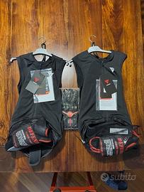 2 gilet Dainese e 2 gomitiere Alpinstars nuove
