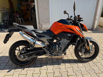 KTM Duke 790 - pari al nuovo - 2316km - QS +
