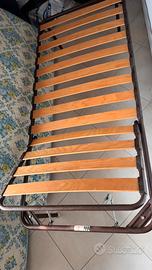 Rete singola con doghe in legno e testa reclina