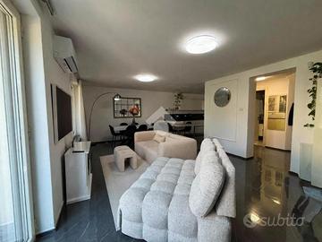 VILLA A SCHIERA A LUCCA