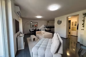 VILLA A SCHIERA A LUCCA