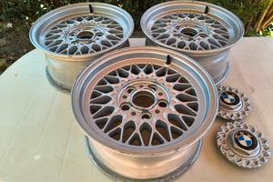 Cerchi BMW originali 7J X 15 e coppette coprimozzo