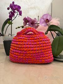 Borsa artigianale all’uncinetto d
