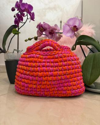 Borsa artigianale all’uncinetto d