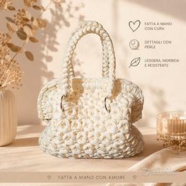 clutch fatta a mano all'uncinetto 
