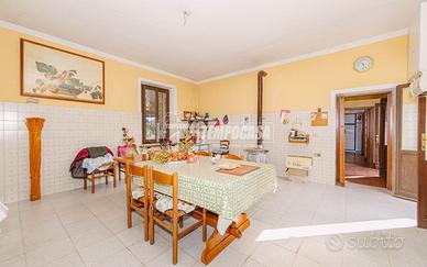 Casa indipendente con giardino