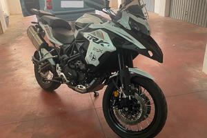 BENELLI TRK 502X con 7000 Km.