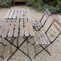 Set tavolino e sedie da esterno