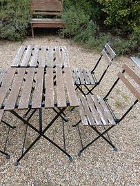 Set tavolino e sedie da esterno