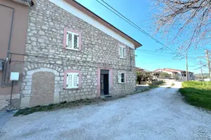Casa semi-indipendente di 160 mq e giardino