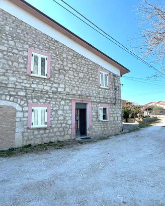 Casa semi-indipendente di 160 mq e giardino