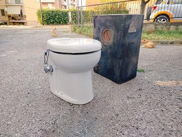Wc camper con trituratore e bidet integrati