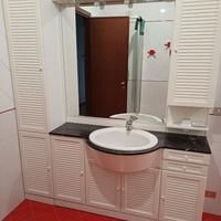 Mobile bagno con lavandino