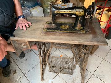 Macchina da cucire d’epoca 