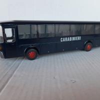 MODELLO PULLMAN FIAT 370 CARABINIERI OLD CARS