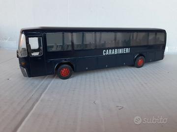 MODELLO PULLMAN FIAT 370 CARABINIERI OLD CARS