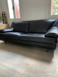 Divano e poltrona in pelle neri by Natuzzi