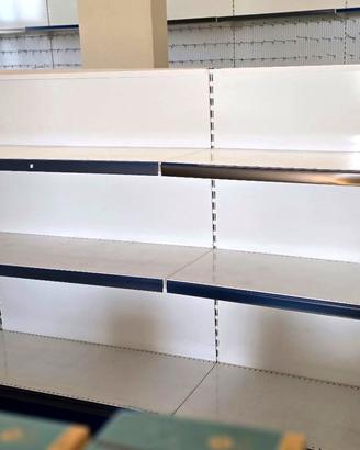 Scaffalature negozio e gondole – 60 metri lineari,