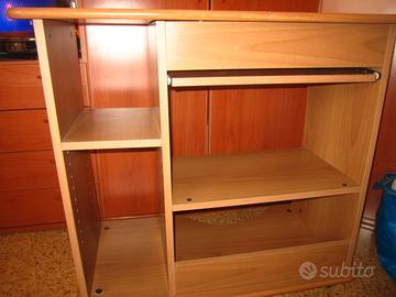 Scrivania per pc, con piano scorrevole per tastier