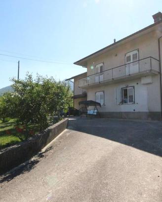 APPARTAMENTO DI 190 MQ CON 1000 MQ DI TERRENO