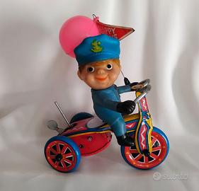 Triciclo di latta con carica a molla