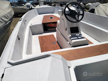 Barca 5.80 mt con motori