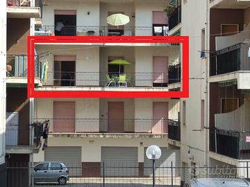 A soli 100 metri dal mare