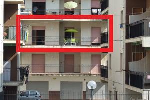 A soli 100 metri dal mare