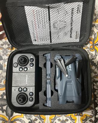 drone con telecamera con custodia e accessori