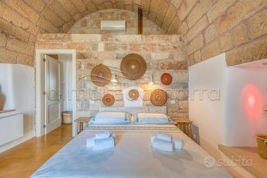 Tenuta ristrutturata con piscina tipica salentina