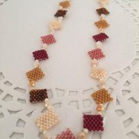 Collana artigianale in tessitura di perline –
