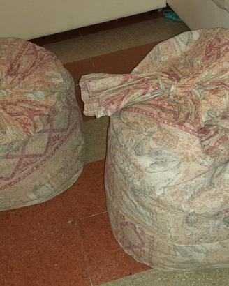 Pouf, a Imperia, composto artigianalmente 