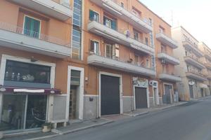 Negozio a Noci, via Cappuccini 44, 1 locali