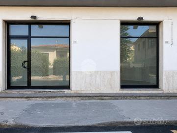 NEGOZIO A CIVITANOVA MARCHE
