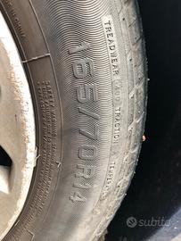 Gomme per auto o carrellini