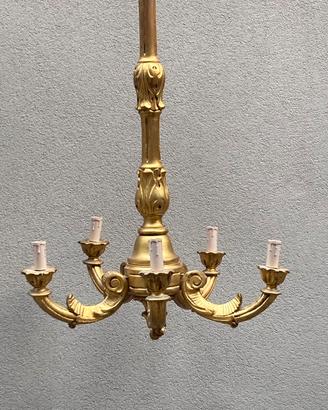 Lampadario in legno intagliato dorato