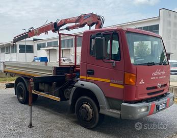 Nissan atleon con gru -2001