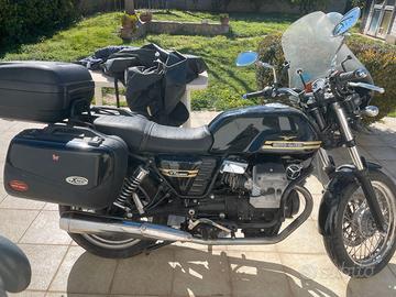 Moto Guzzi V7 classic anno 2025 Km 25500